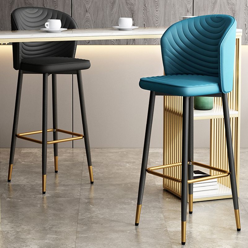 Tabouret de bar en cuir en cuir PU de style moderne avec des jambes en métal
