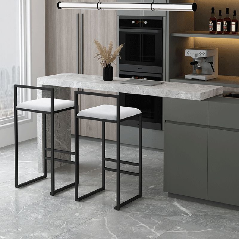 Negozio di gioielli contemporanei con bancono