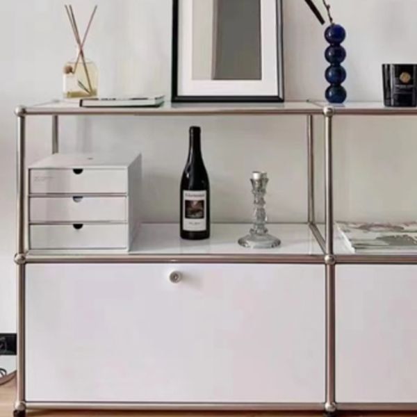 Sideboard in acciaio inossidabile in stile contemporaneo
