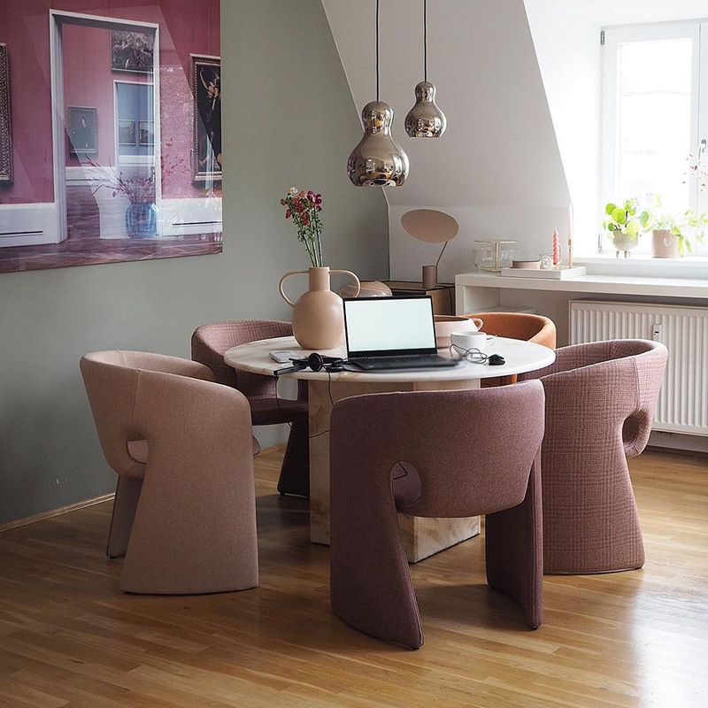 Designer Style Coffee Shop Velvet Arm Chair Matte Finish Solid Back Dining Chair Clearhalo ' kitchen&dining_furn' 'Dining Chairs' 'Dining Tables & Seating' 'dining_chair' 'furn' 'furn_dining_chair' 'Furniture' 'furniture_dining_chair' 'Kitchen & Dining Furniture' 'kitchen' 1200x1200_512d0598-6e76-48a4-a83f-e68a33c4c022