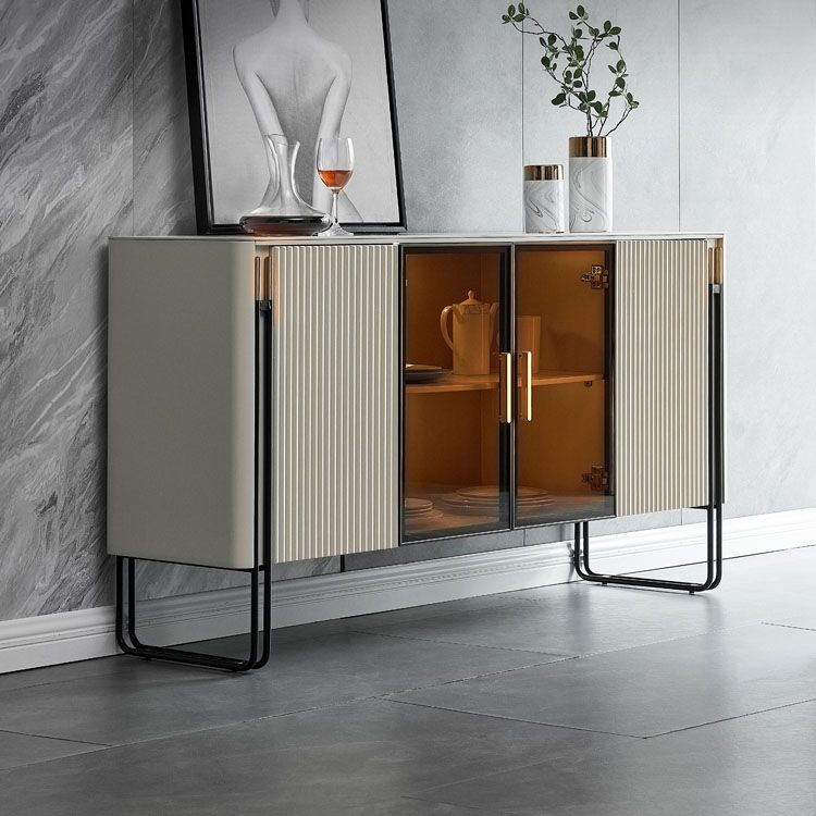 Pieste en bois en pierre et bullette de style glam de style glamour