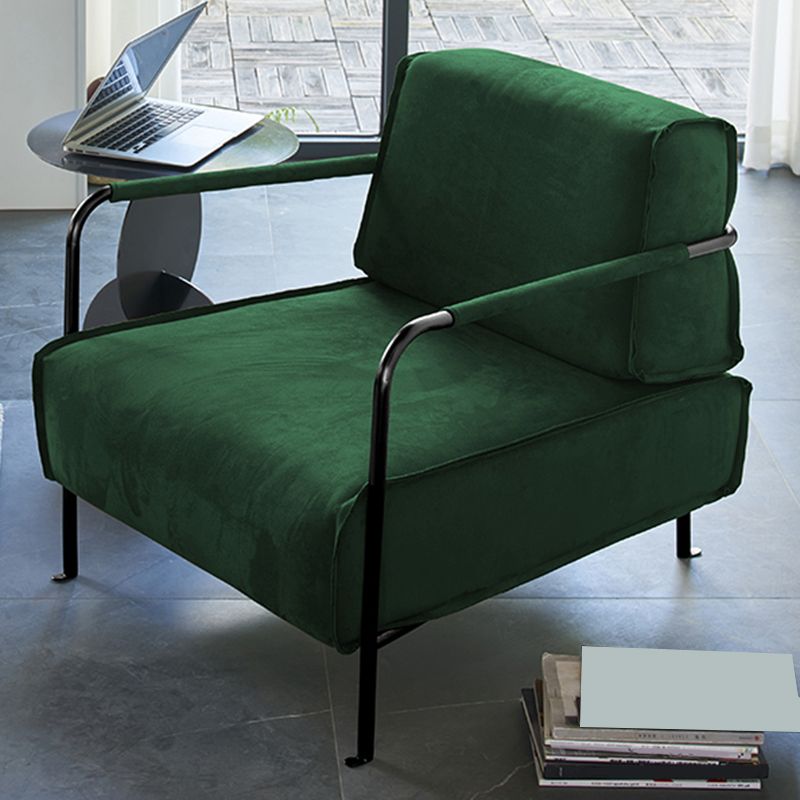 Silla de acento de salón contemporáneo con marco de metal y espalda suelta