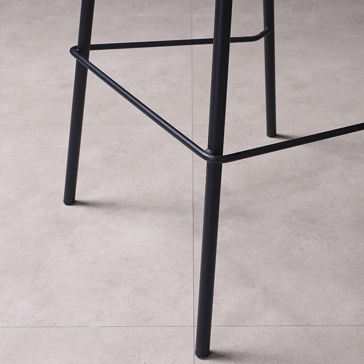 Industrial Black Metal Counter Stools Low Back Indoor Bar Stool with Bucket Seat Clearhalo 'Bar Furniture' 'Bar Stools' 'bar_stools' 'furniture_bar_stools' 'Kitchen & Dining Furniture' 'kitchen&dining_furn' 'kitchen' 'kitchen_furn' Furniture' 1200x1200_517bd2c4-024c-4c3c-9098-8d01d2be41fa