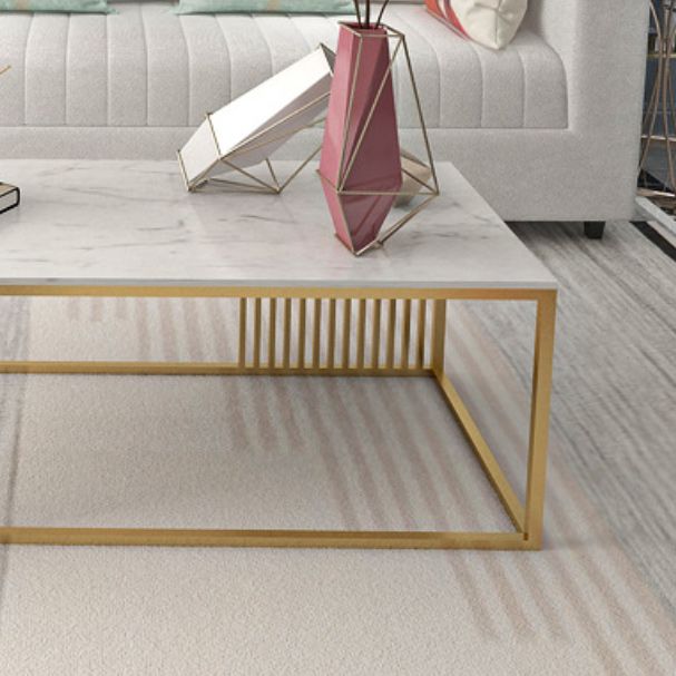 Tavolino rettangolo in stile glam con top in marmo e base di cornice di ferro