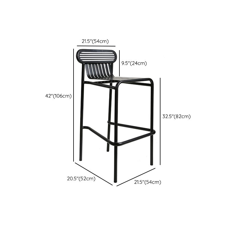 Quadratisches Industrie-Stehtisch-Set, 1/2-teiliger Thekentisch mit hohen Eisenhockern