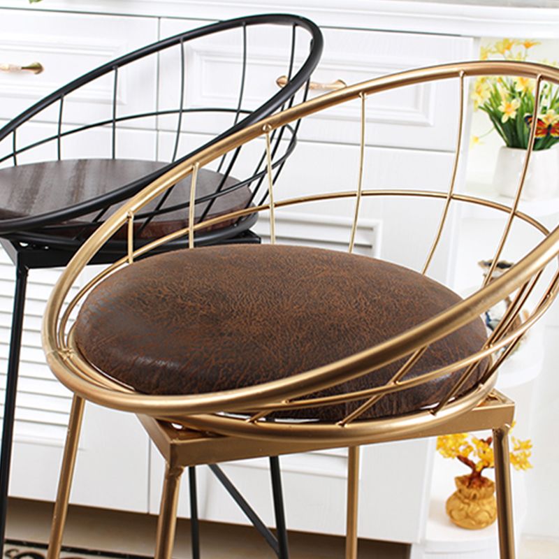 Sgabelli da bar rotondi contemporanei con poggiabottiglie in metallo con poggiapiedi