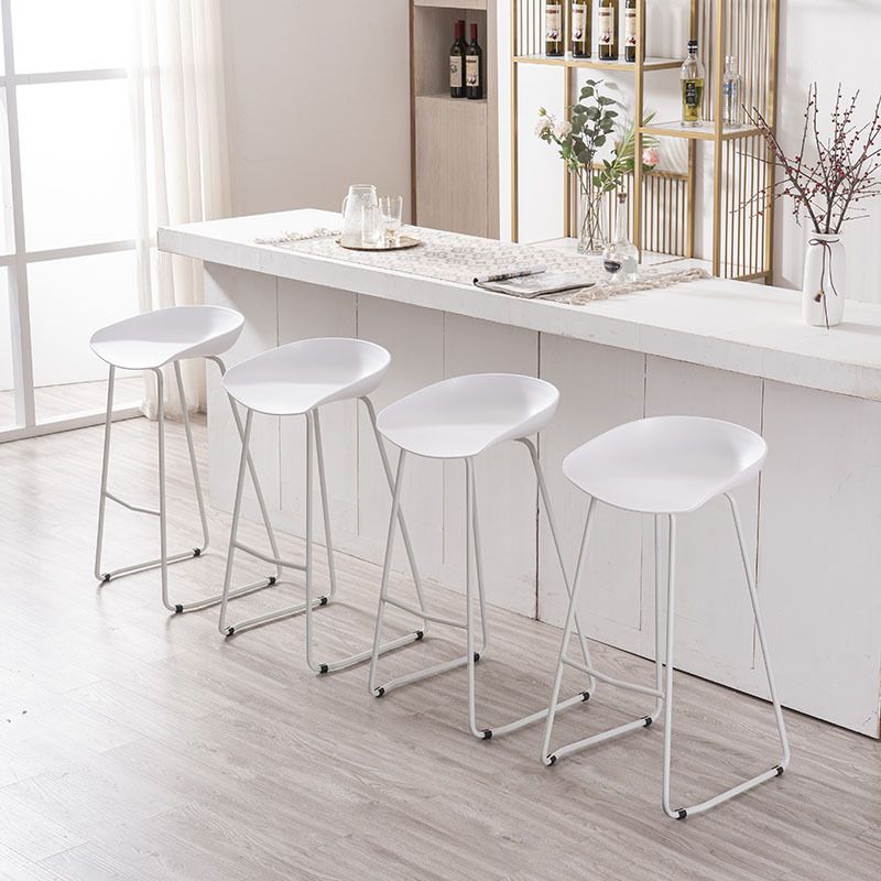 Modern Style Metal Low Back and Strap Pedal Bar Stool 30-inch Coffee Shop Bar Stool Clearhalo 'Bar Furniture' 'Bar Stools' 'bar_stools' 'furn' 'furn_bar_stools' 'furniture_bar_stools' 'Kitchen & Dining Furniture' 'kitchen&dining_furn' 'kitchen' 'kitchen_furn' Furniture' 1200x1200_521ec328-dfd5-4470-aa68-30c2315f1a9e
