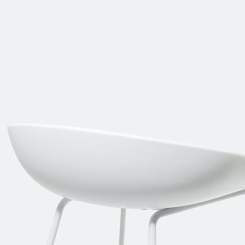 Sgabelli da pranzo in plastica contemporanea con poggiapiedi