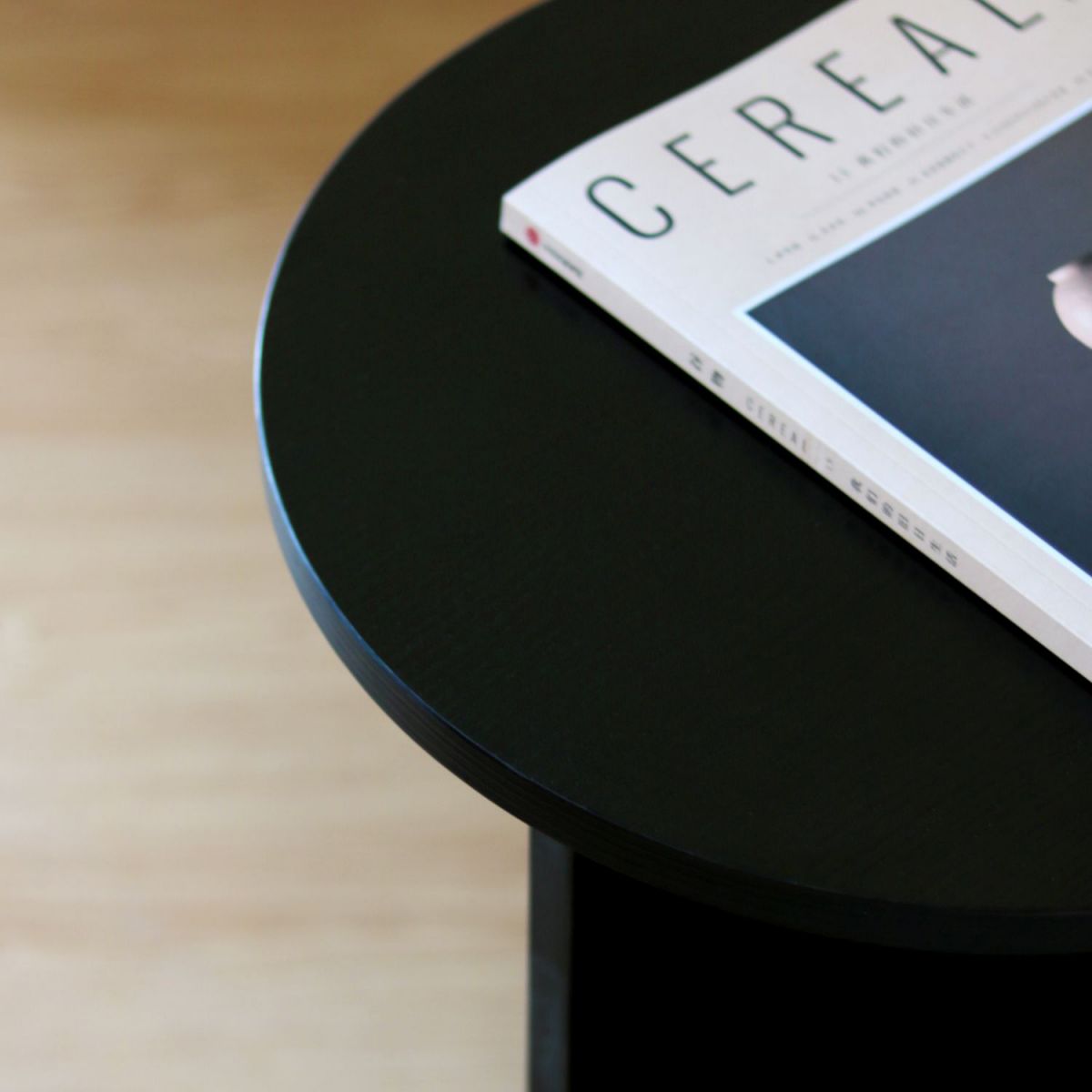 Mesa de acento escandinavo de 15.75 pulgadas de ancho mesa de acento de madera