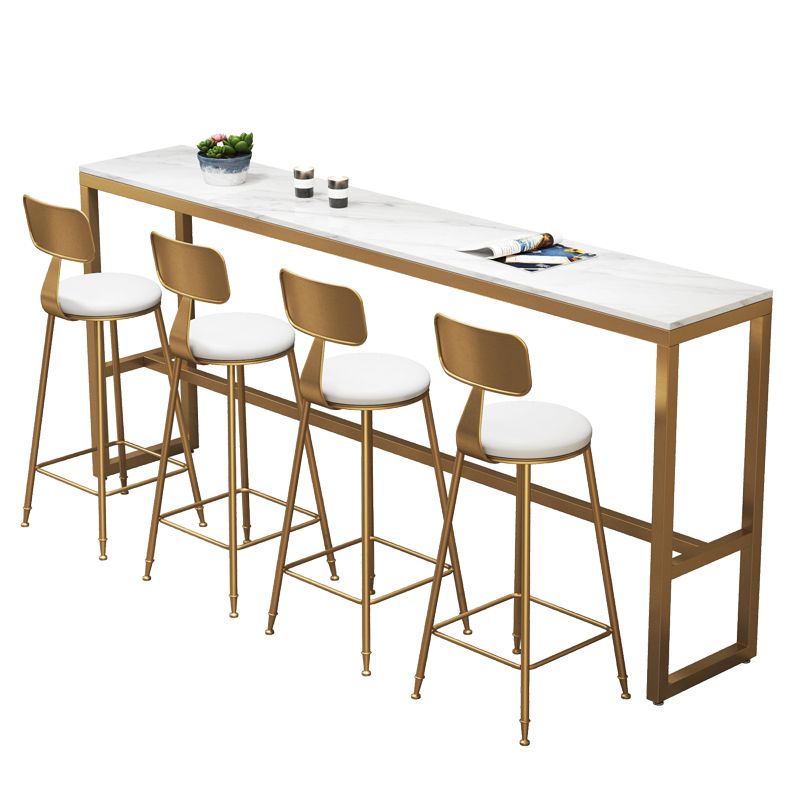 Table de bar rectangulaire en marbre artificielTable de bistro luxueuse avec base à tréteaux en or