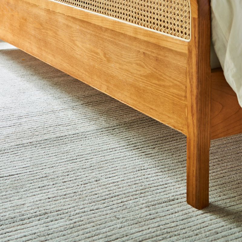 Cama de estilo de ratán tropical en marrón con cabecero y pie