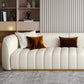 Beige eigentijdse bank met kussens faux lederen smoking tuxedo arm bank