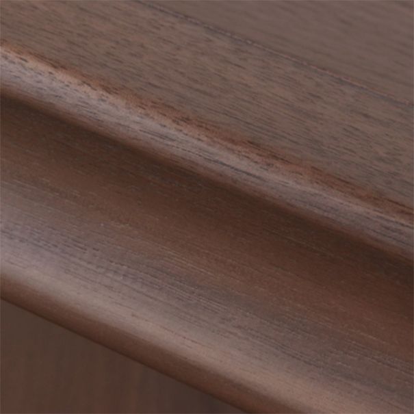 Sedia a braccio da sala da pranzo tradizionale posteriore.