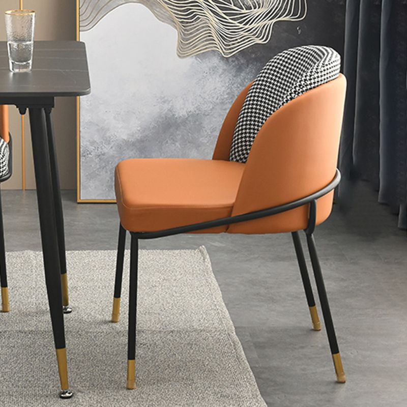 布張りのダイニングチェア北欧スタイルのアームレスソリッドバックチェアのための家