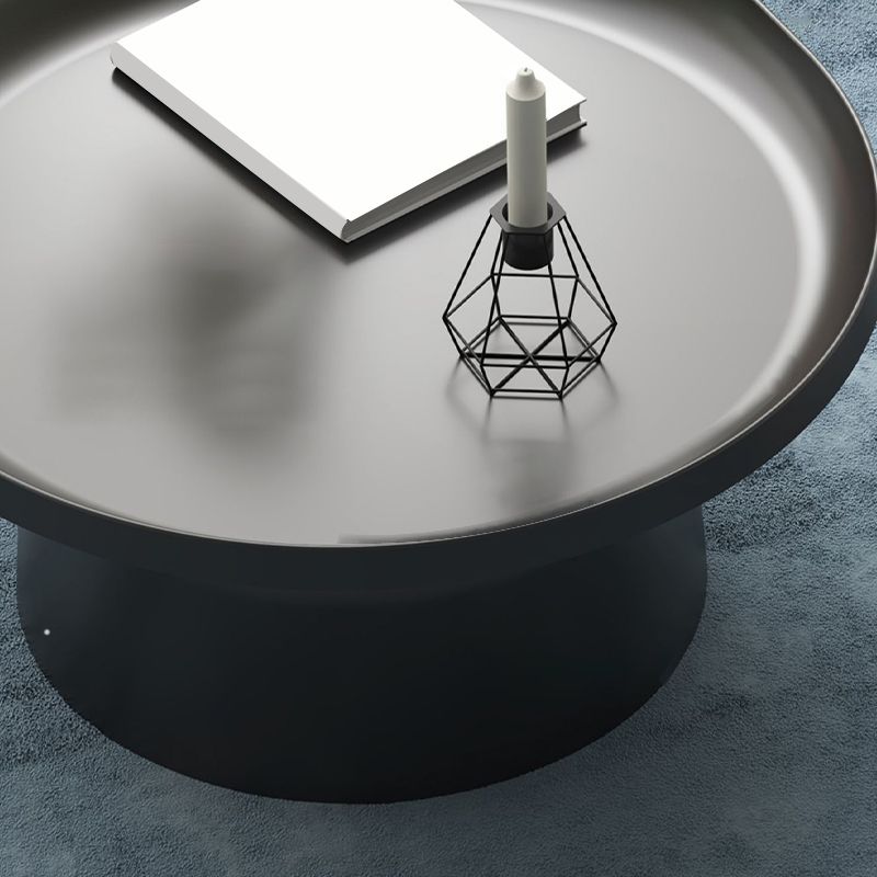 Runder Mid-Century Modern Couchtisch aus Metall mit Sockel und Tablettplatte