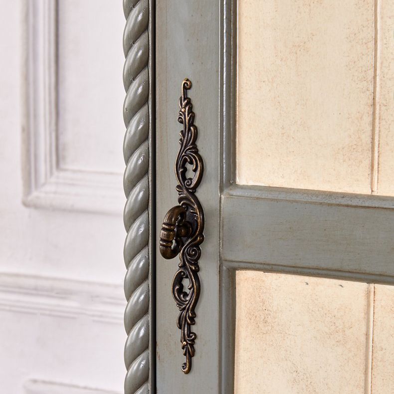 家の伝統的なマット仕上げキャビネット用のバーチウッドストレージキャビネット付き衣服棒付き