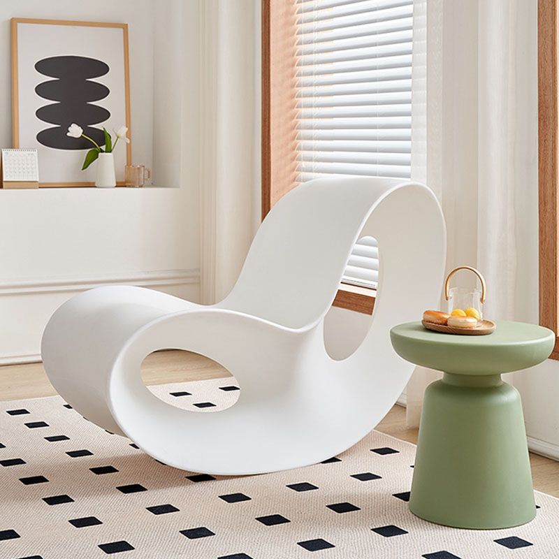 Chaise à bascule contemporaine chaise à bascule en acrylique de couleur solide sans accoudoir