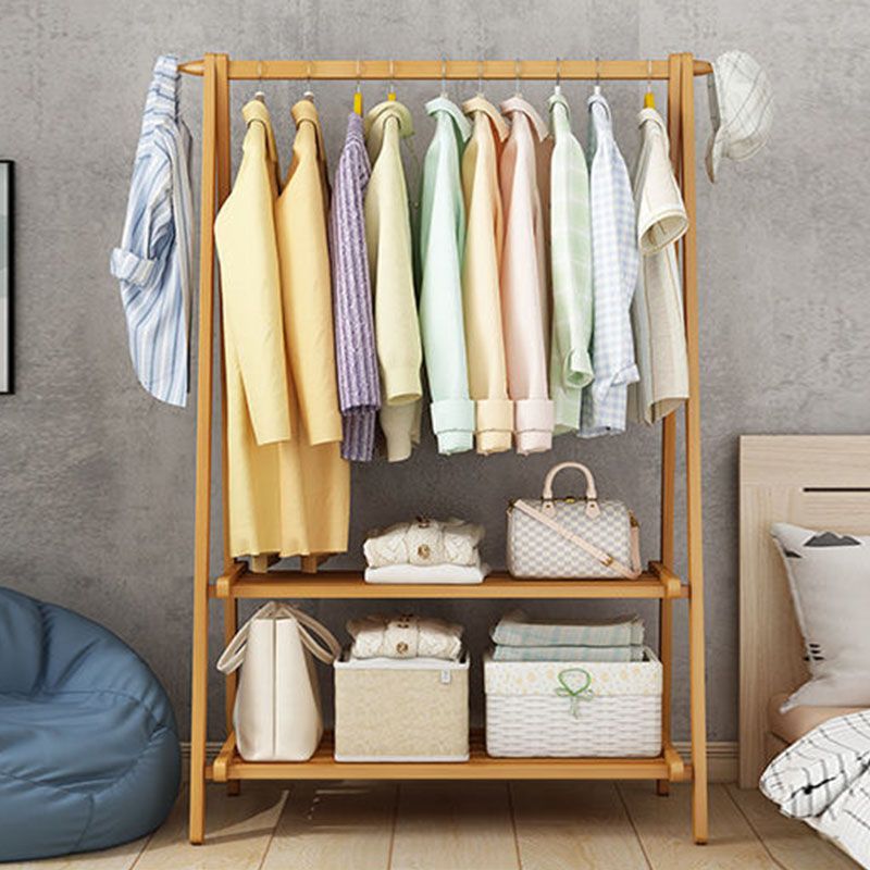 Appuntamento scandinavo per appendiabiti in legno di stoccaggio senza piedi.