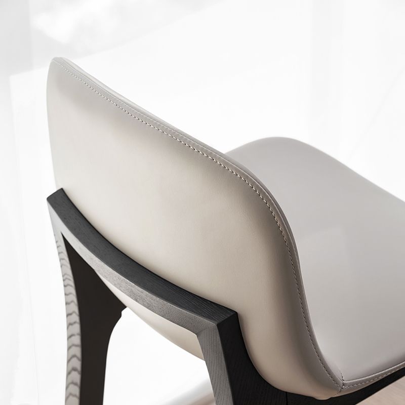 Fucile in pelle in pelle Piccolo di base nera e sgabello con schienale