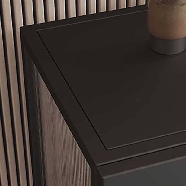 Bouchon moderne avec portes en verre Serveur de restauration intérieure avec cadre métallique