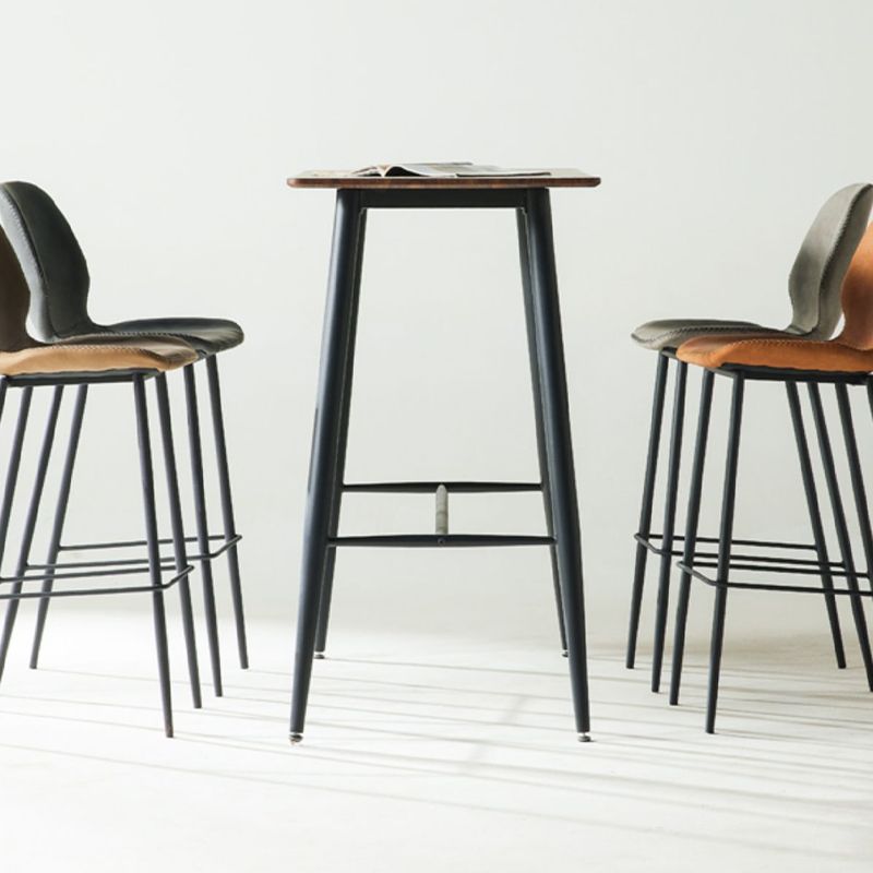 Taburete alto con respaldo de estilo moderno con cojín de cuero