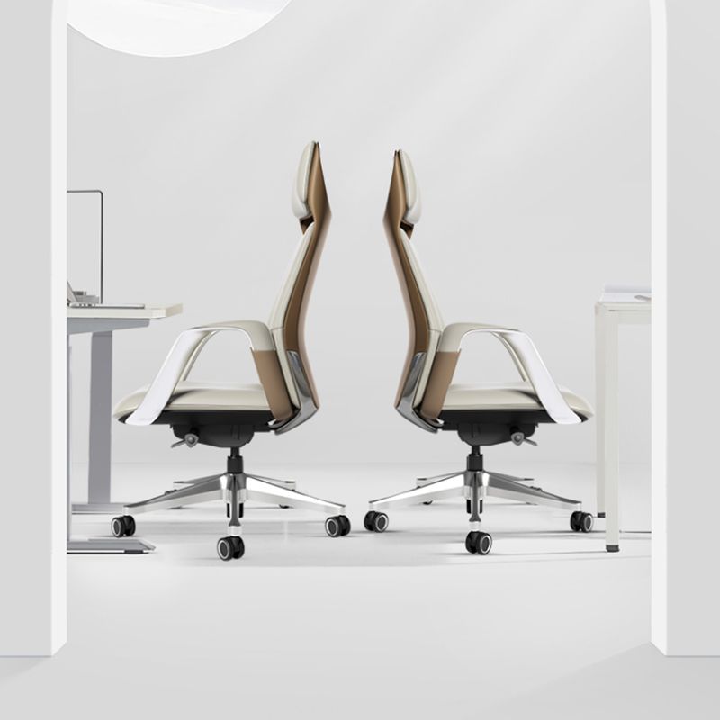 モダンオフィスチェアレザーチルトメカニズムホイール付きの悲惨な人間工学に基づいたデスクチェア