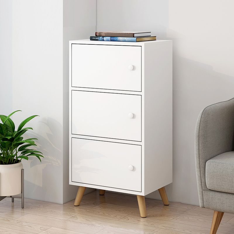 Armadio di stoccaggio del rettangolo minimalista con manopole in legno