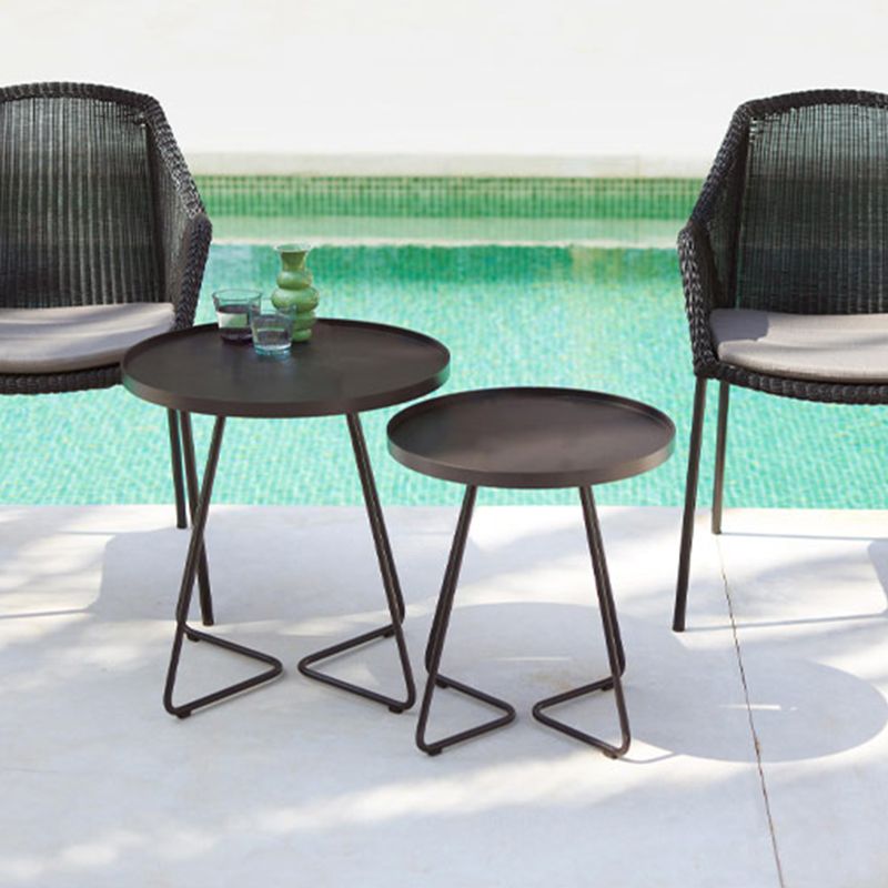 Mid-Century Metal Sled End Table Round Side Table for Living Room Clearhalo 'Coffee & Accent Tables' 'End & Side Tables' 'end_side_tables' 'furn' 'furn_end_side_tables' 'Furniture' 'Living Room Furniture' 1200x1200_54ebb7b4-7414-40de-8939-c80514e7049e