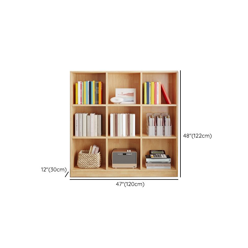 La bibliothèque de style scandinave a fermé la bibliothèque en bois standard pour la salle d'étude