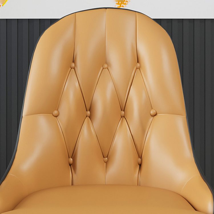 Silla de comedor de metal de cuero de estilo glamoroso para uso en el hogar