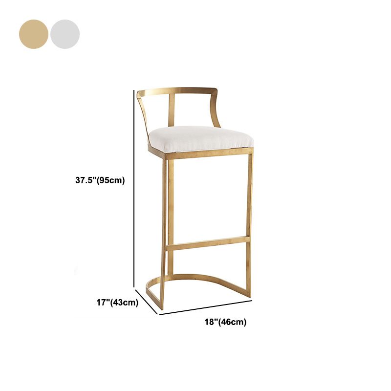 Sgabello imbottito in tessuto da baramello in metallo glam in finitura opaca per interno