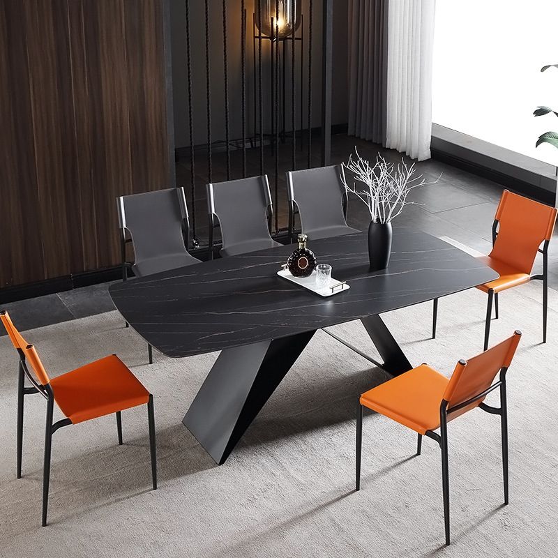 現代的なスタイルの革の椅子自宅で使用するための金属脚のあるアームレスサイドチェア