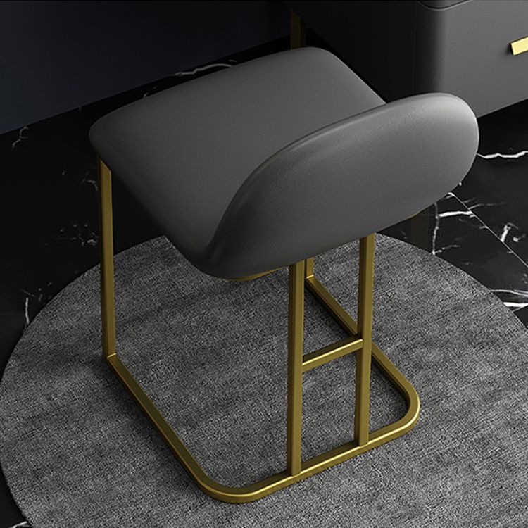 5 Holzschubladen Eitelkeitssatz mit Stuhl im grauen Steinverkederstisch