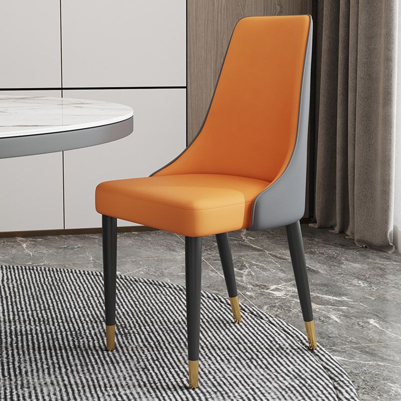 キッチンのマット仕上げのグラムフェイクレザーダイニングチェアパーソンズチェア