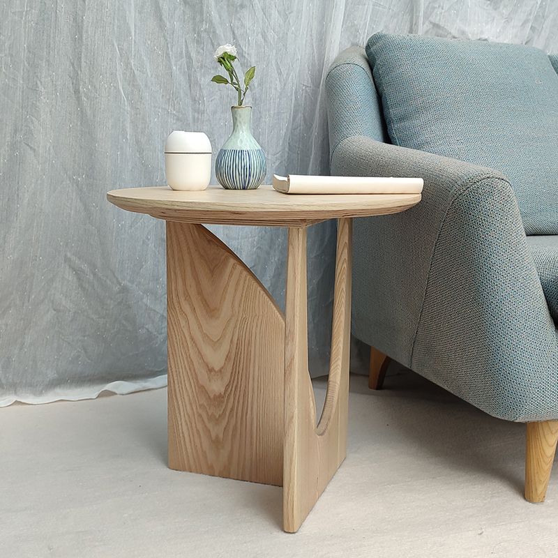 スカンジナビアの丸い木製の上部面表19.6インチの要約エンドテーブル