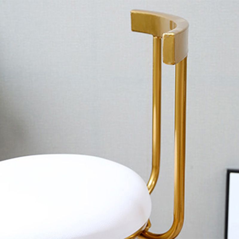 Glam Round Counter Bar Stool White Leather Bar Stool with Footrest in Gold Clearhalo 'Bar Furniture' 'Bar Stools' 'bar_stools' 'furn' 'furn_bar_stools' 'furniture_bar_stools' 'Kitchen & Dining Furniture' 'kitchen&dining_furn' 'kitchen' 'kitchen_furn' Furniture' 1200x1200_55b27978-a167-457a-8e10-46127b6a04ce