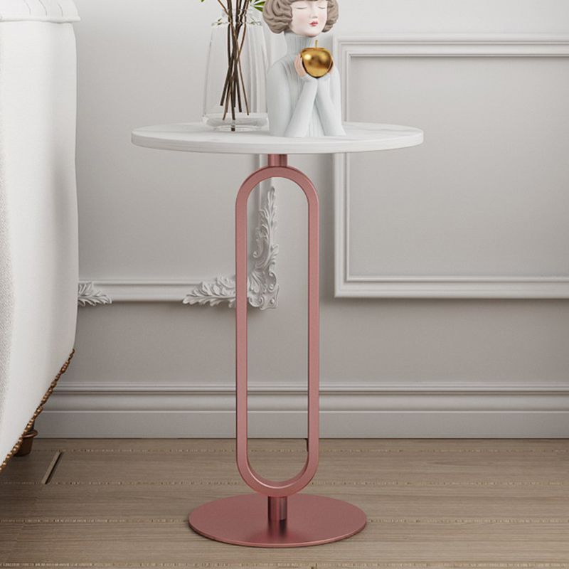 近代的な金属製の台座エンドテーブルスレートトップラウンドサイドエンドテーブル