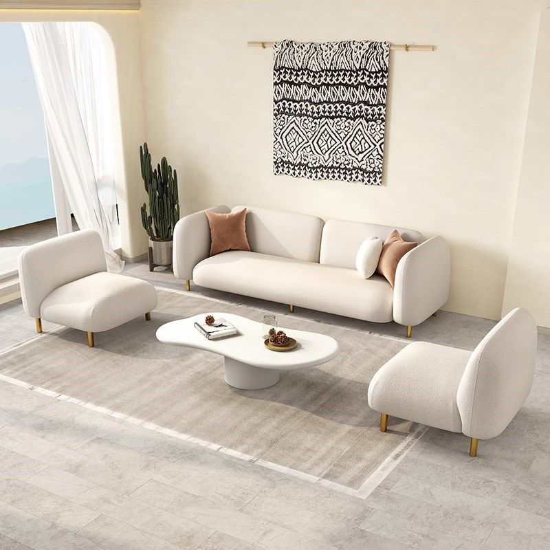 モダンスタイルのフェイクレザーソファスクエアアームタキシードリビングルームソファーの真鍮製の脚