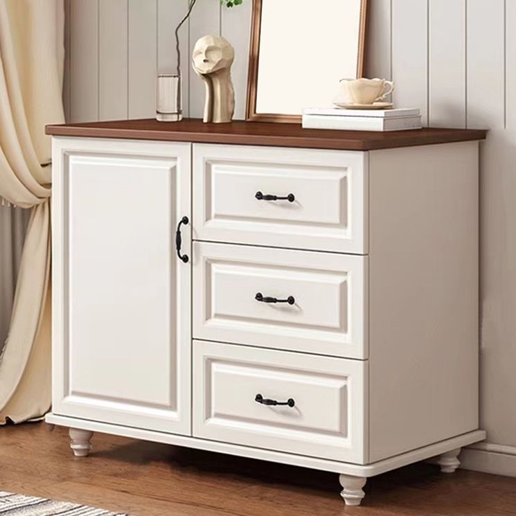 Moderne moderne accentkast uit het midden van de eeuw met houten laden en deuren