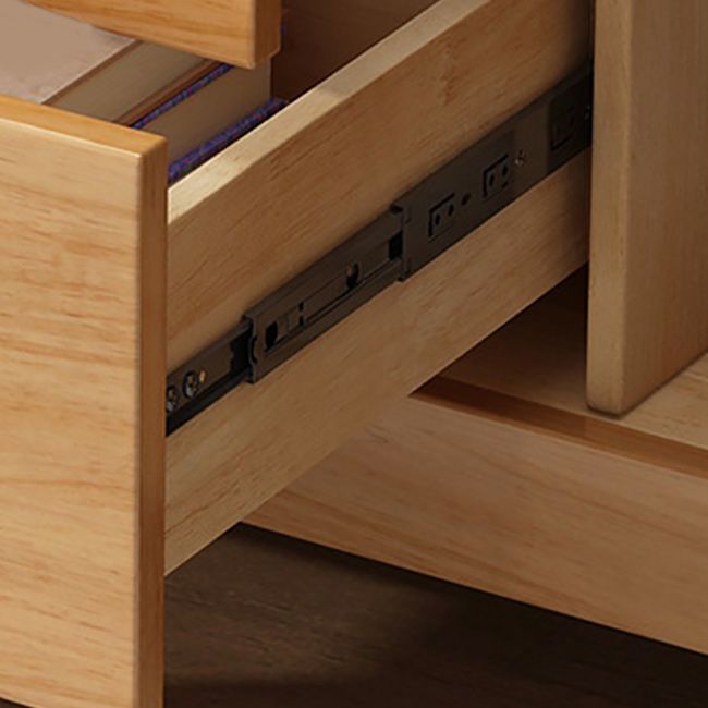 Accento di legno della metà del secolo con porte e 4 cassetti