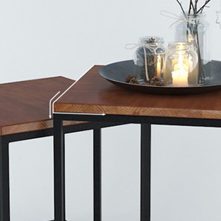 Set di tavolini da caffè nidificante scandinavo con top in legno massiccio e base di ferro