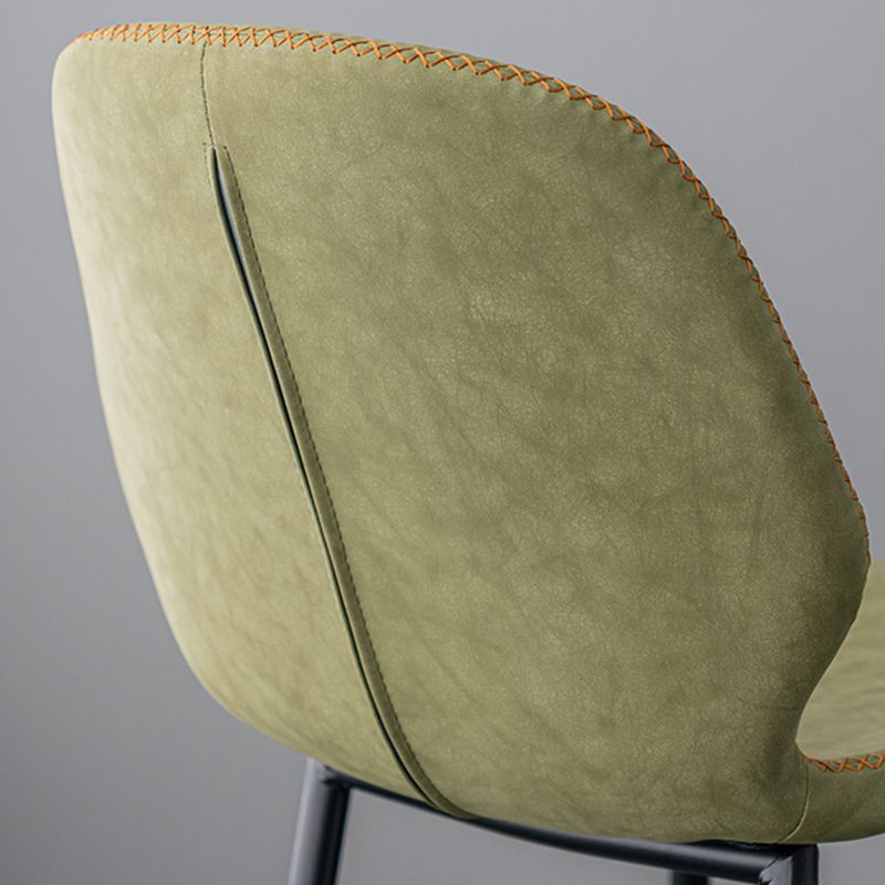 Sgabello da bar sul retro rivestito per interno industriale con base metallica