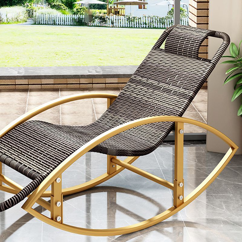 Sedia reclinabile al coperto contemporaneo standard di colore solido con braccio