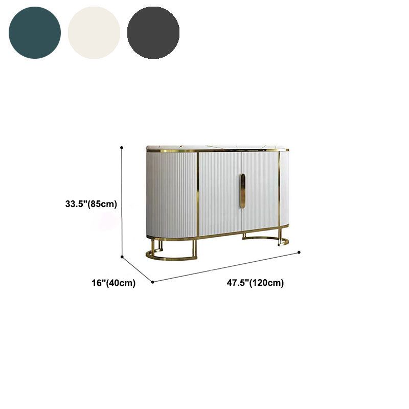 Server top di pietra a buffet in stile glam con porta per la cucina