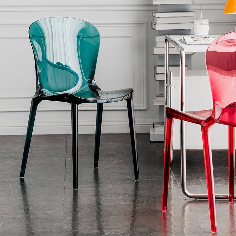 Eetkamer armloze eetkamerstoel plastic stapel zijkant