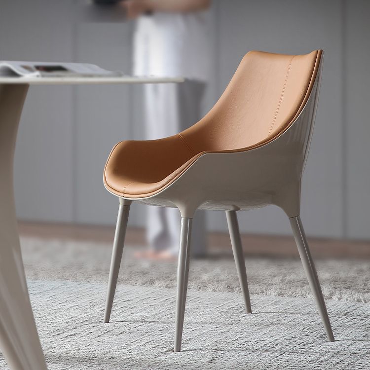 Noordse armloze rugleun lederen stoel met metalen benen voor eetkamer