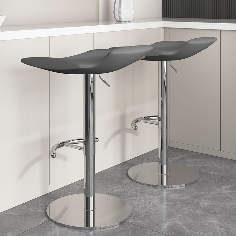 Tabouret de bar à tabouret de barre pivotant sans bras réglable avec base chromée