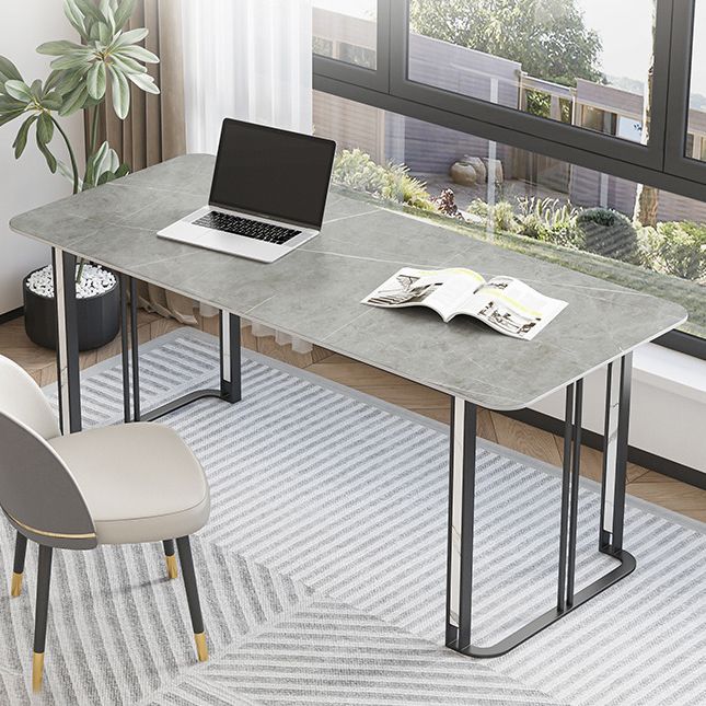 Eigentijdse gebogen kantoorbureau antieke afwerking computerbureau met metalen benen