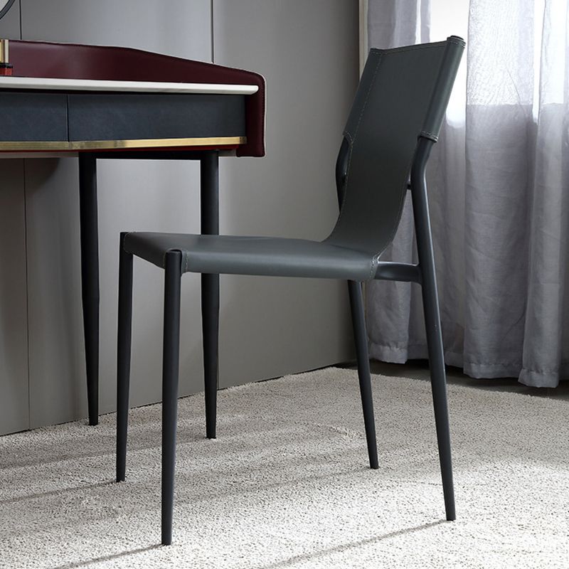 Conjunto de mesa de maquillaje de tocador de piedra simple contemporánea con espejo y taburetes