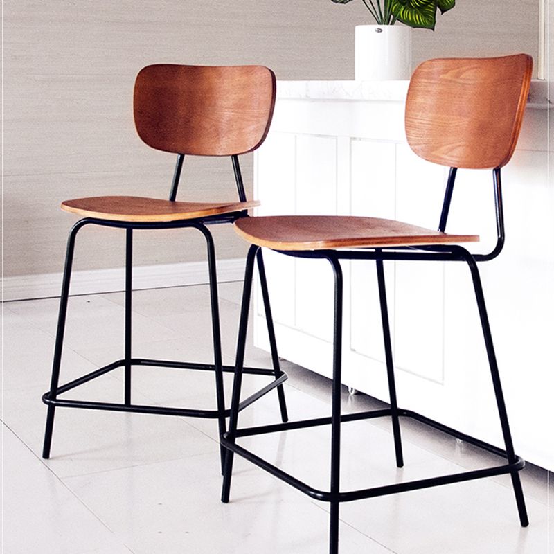 Taburetes contemporáneos de barra sin brazo con la base de metal negro